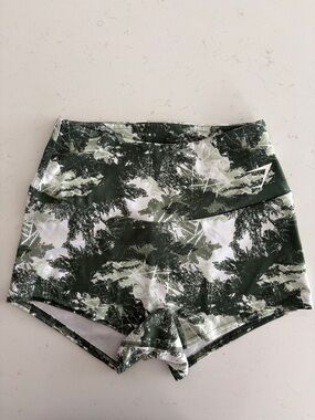 Gymshark Green Camo Women’s Workout Shorts